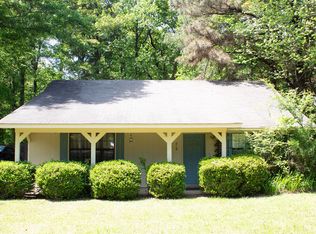 70 Christopher Dr, Columbus, MS 39702