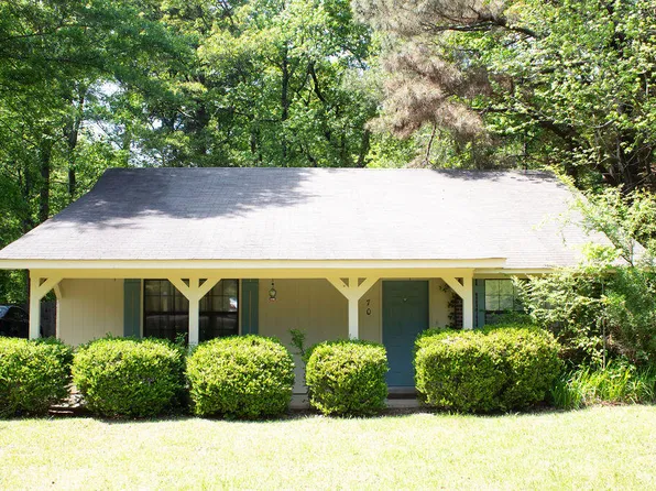 70 Christopher Dr, Columbus, MS 39702