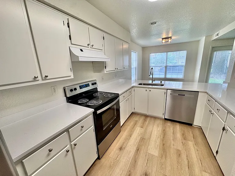 4701 NE 77th Ave #D-16 — Photo 14