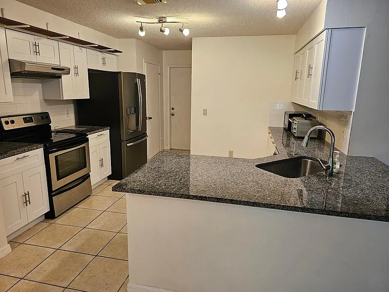 9502 Graystoke Ln — Photo 11