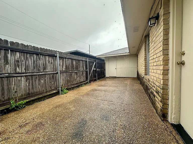 1404 Chapel Ridge Rd — Photo 12