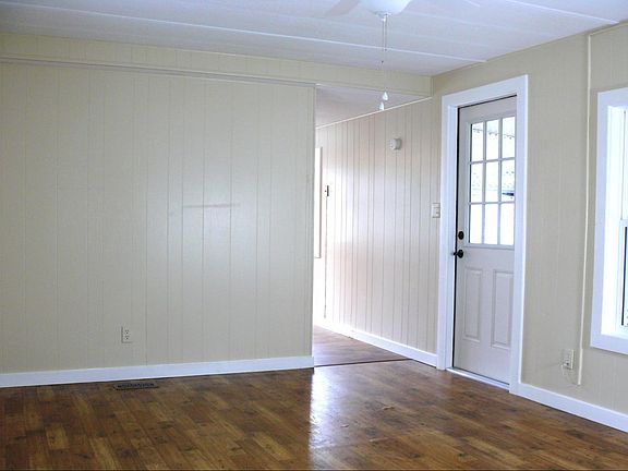 2nd image of 106 Chestnut Ln