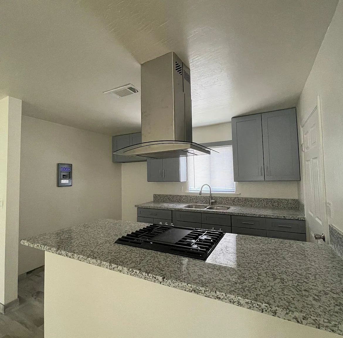 104 E Walnut Ave — Photo 2
