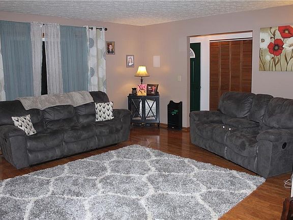 3rd image of 1461 Laurel Dr
