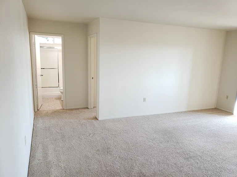 Sunset Vista Apartments — Photo 52