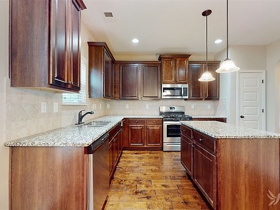 4th image of 920 Prather Ct