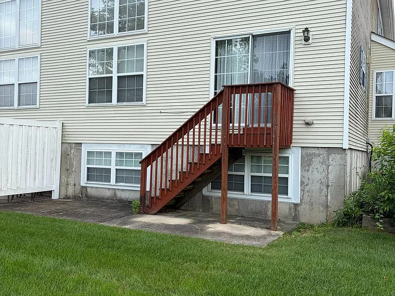 193 Fountayne Ln — Photo 2