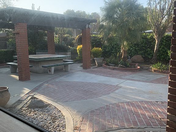 2nd image of 325 Redwood Dr