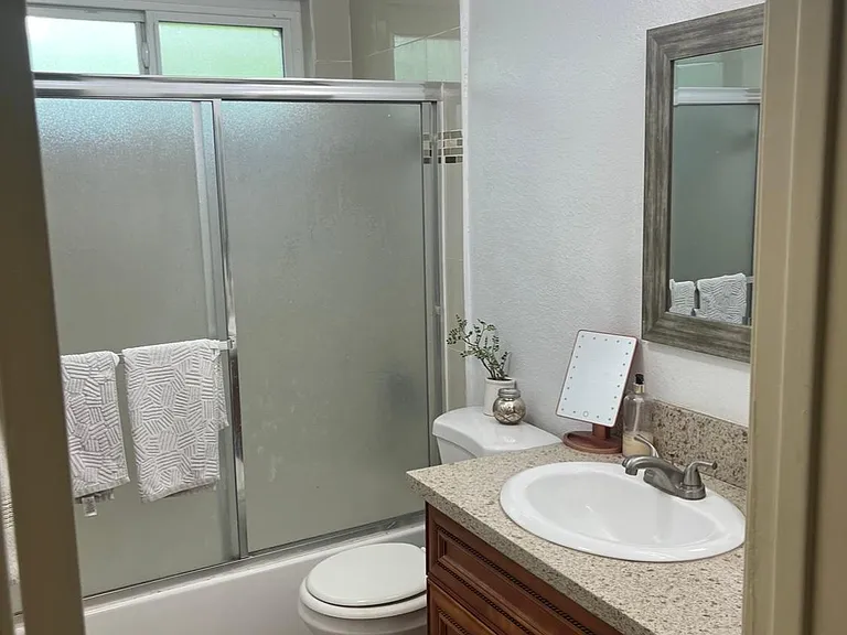 10842 Landale St #6 — Photo 14