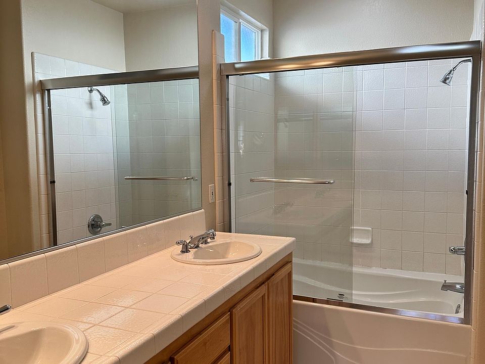 1st image of 301 Laurel Ct