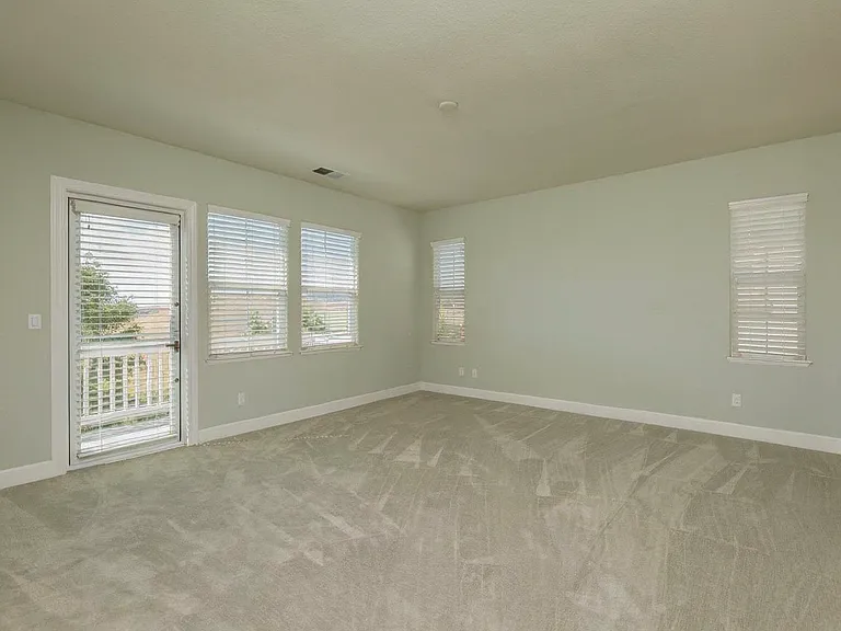 2168 Mornington Ln — Photo 12