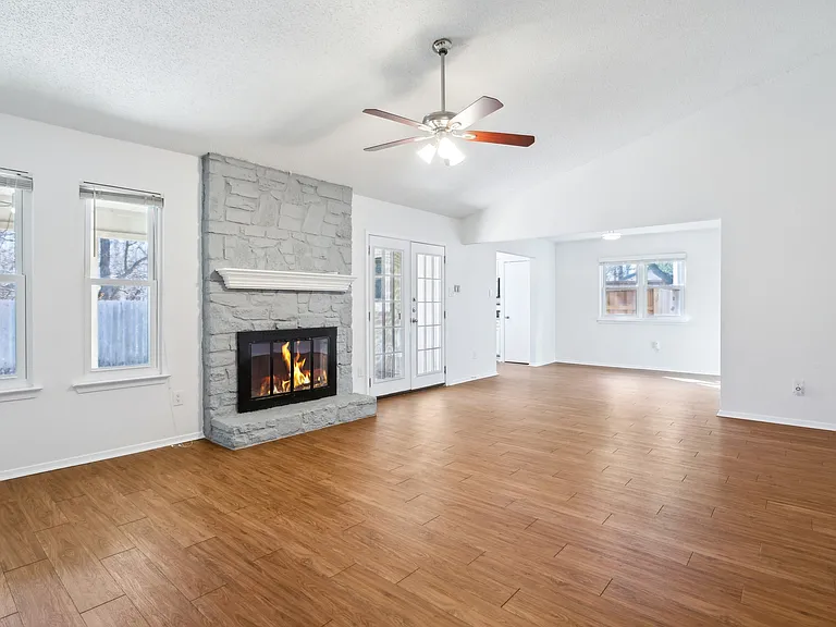 9729 Meadowheath Dr — Photo 4