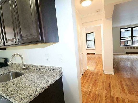 5th image of 14345 Sanford Ave APT 204
