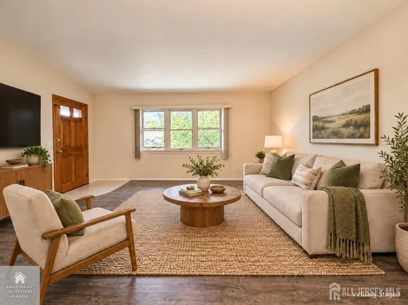 9 Hawaii Ct APT C, Matawan, NJ 07747