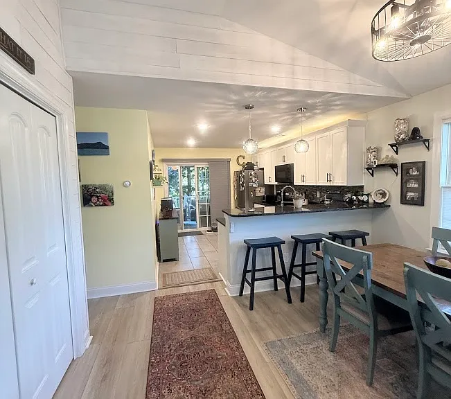 406 Caverly Ln — Photo 19