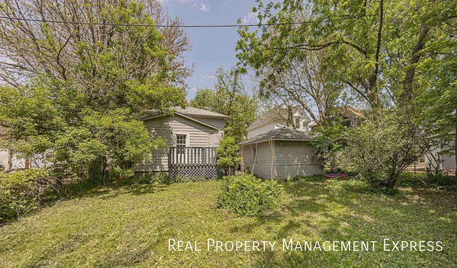 4 Bedroom 2 Bathroom Home in Sioux Falls — Photo 2