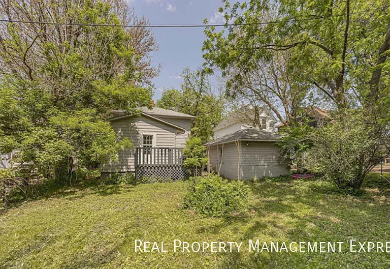 807 W 13th St — Photo 25