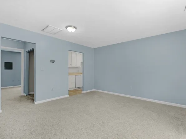 6667 Cedar Lake Dr, Gloucester, VA
