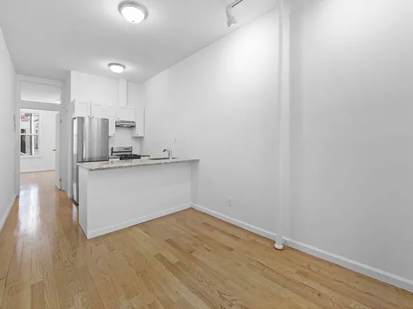 155 Dupont Street image 1 of 12