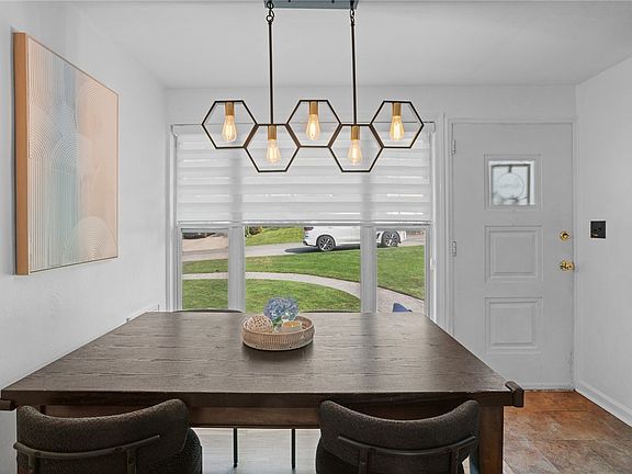 3rd image of 275 Lilac Dr