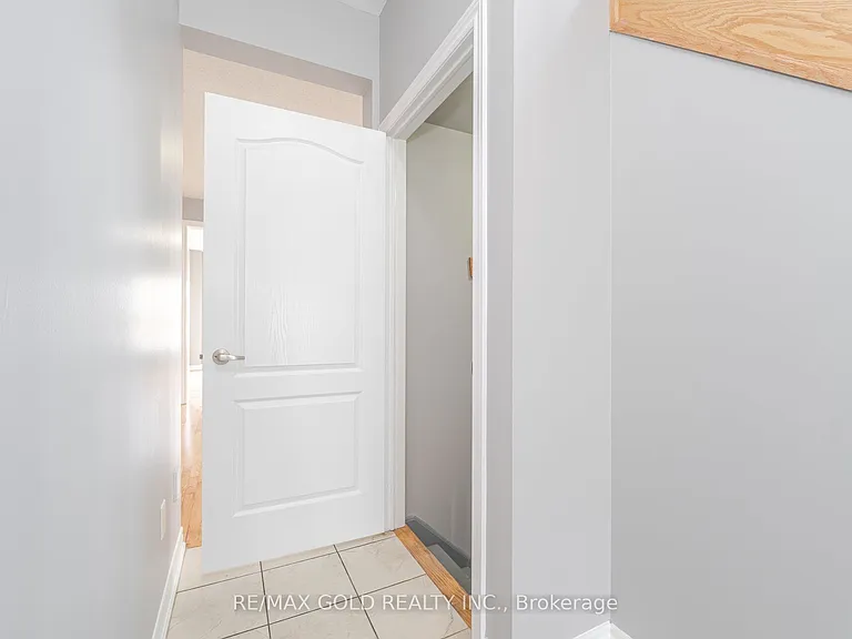 67 Yardley Cres — Photo 41