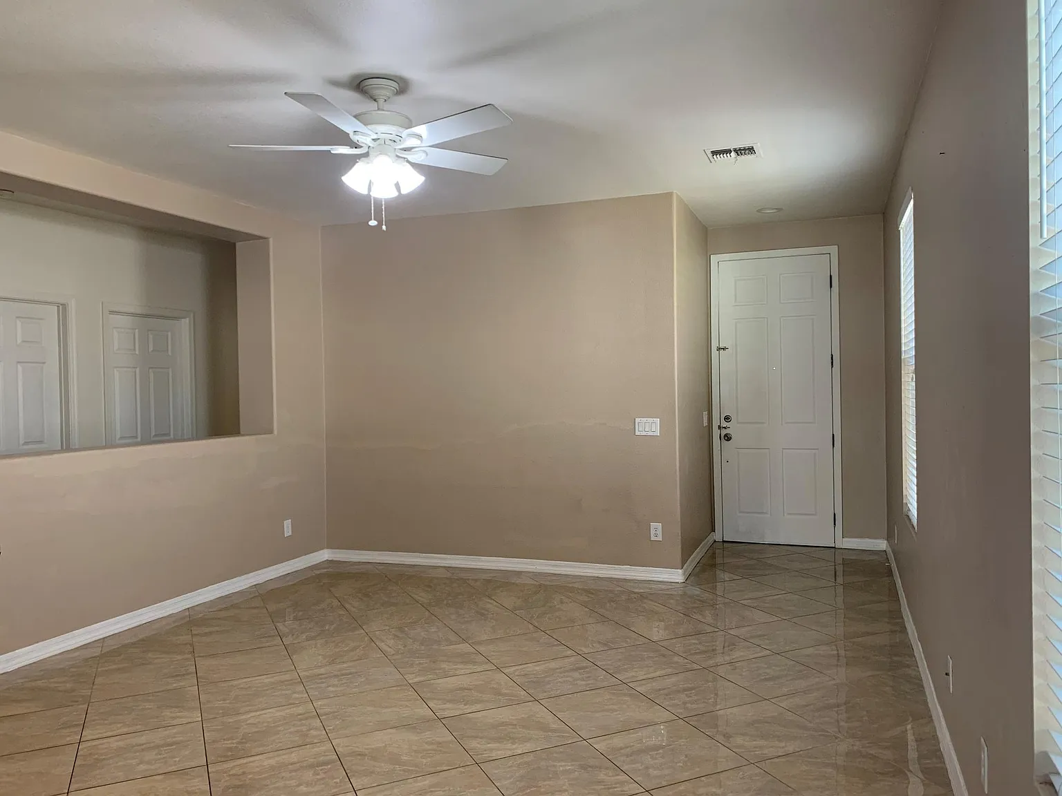 4 bed, 1395 sqft, $1,895 — Photo 4
