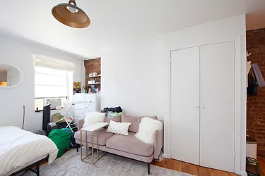 Rented by R New York