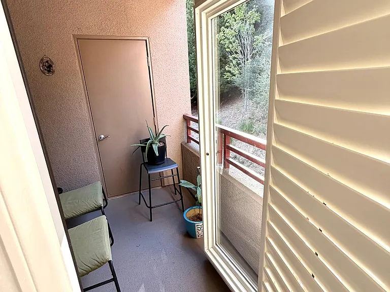 280 Caldecott Ln — Photo 11