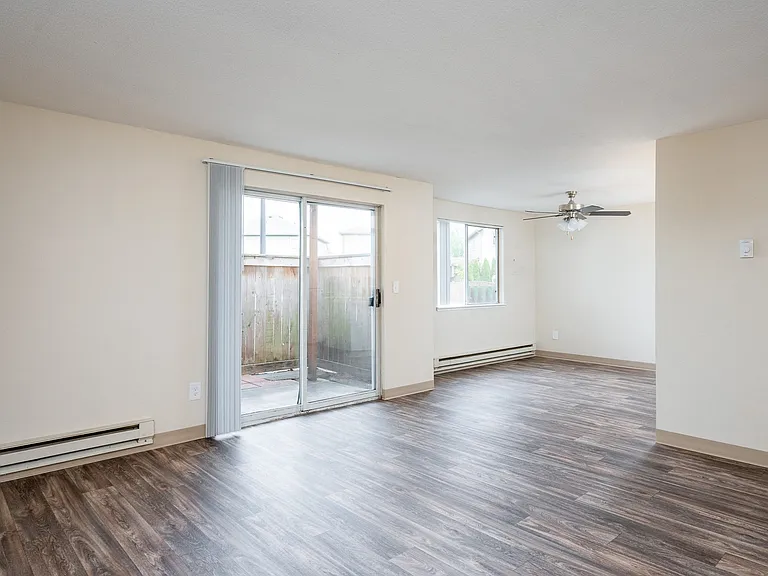 Amber Court Apartments — Photo 14