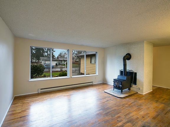 3rd image of 16821 5th Avenue Ct E