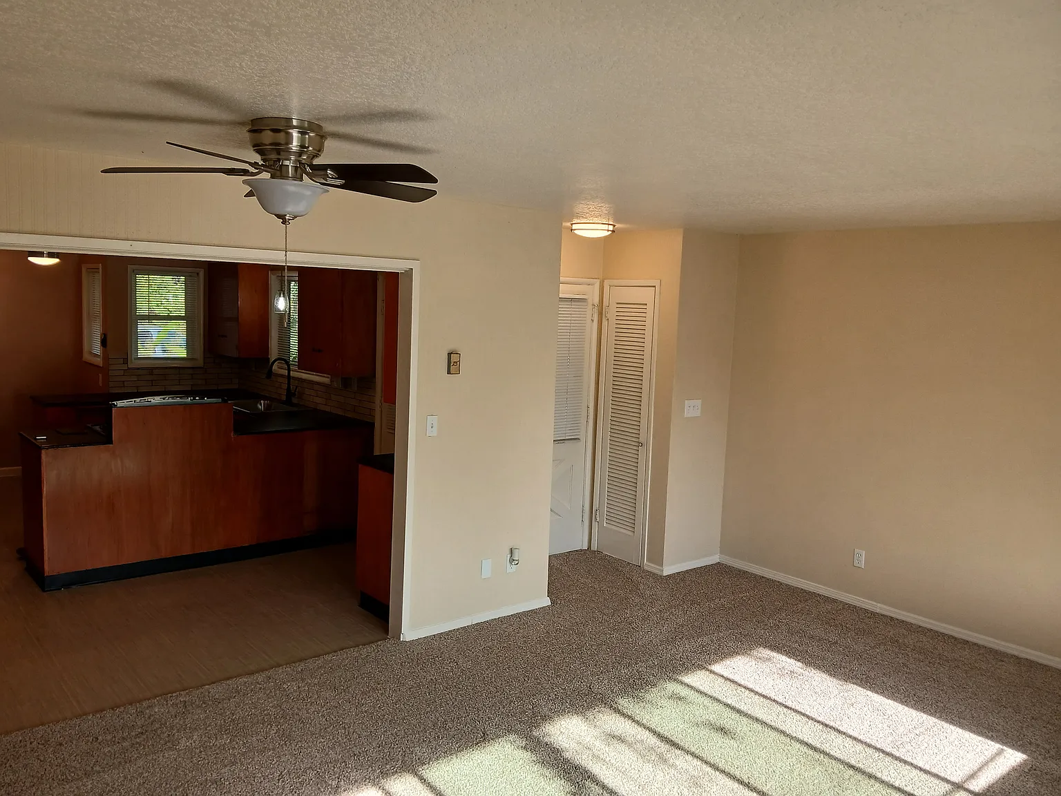 17- SE 42nd duplex - 42nd B — Photo 2
