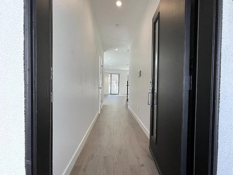 1153 N Orange Dr #1155-1/2 — Photo 3