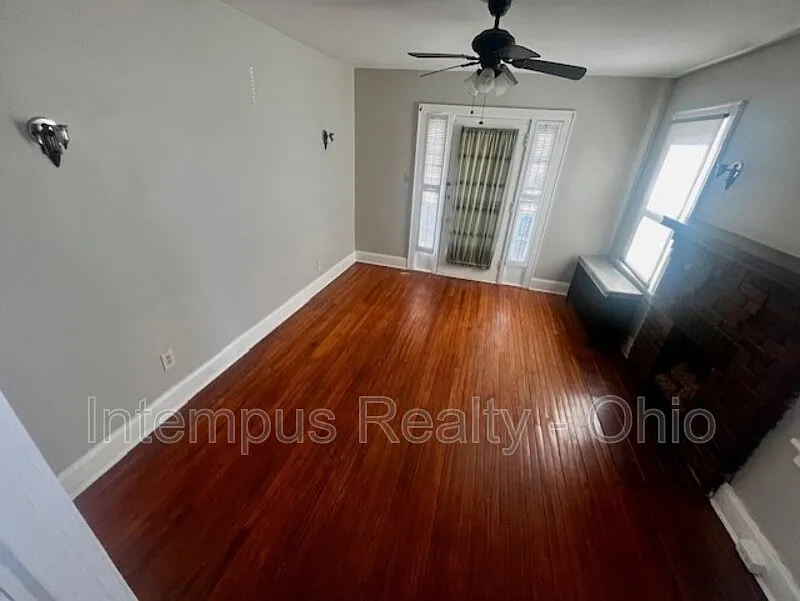 1 bed, 1.0 bath, 724 sqft, $925 — Photo 3