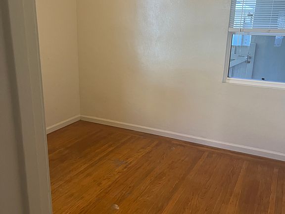3rd image of 50 E 4th St