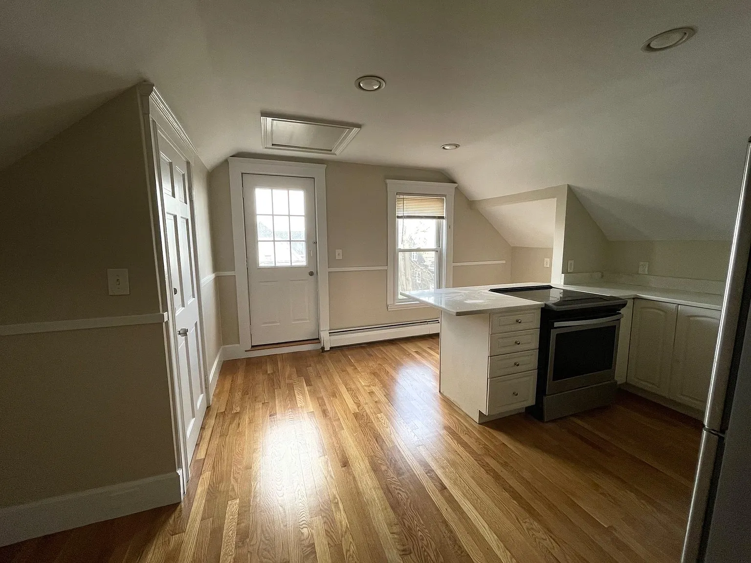 2 bed, 1000 sqft, $2,695 — Photo 2