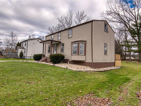 3rd image of 500 Rosegarden Dr NE