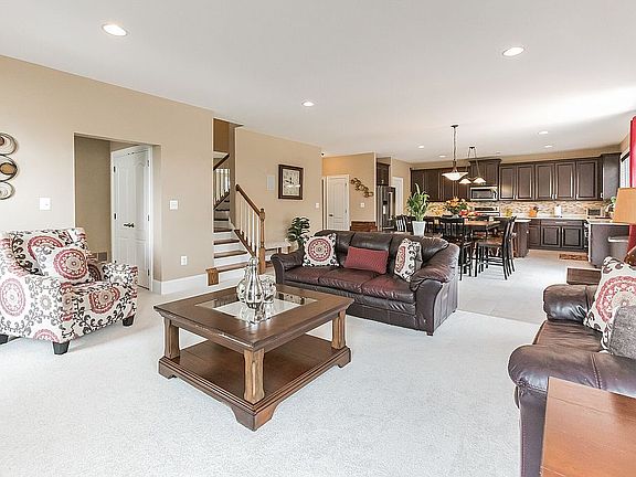 4th image of 219 Clover Ln