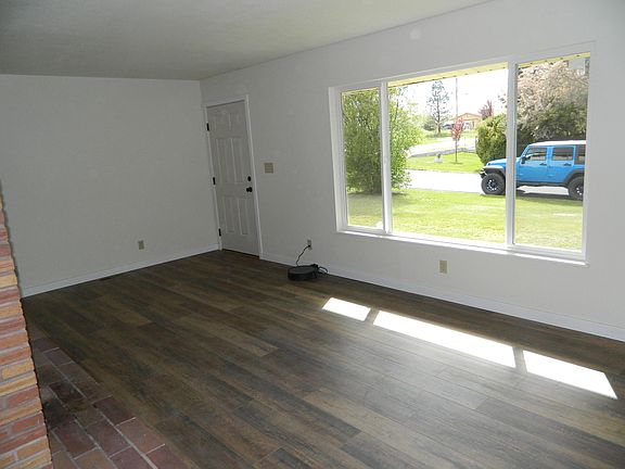4th image of 5333 Hilldale St
