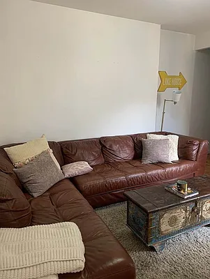 Rented by M.Grossman R.E. Management | media 21