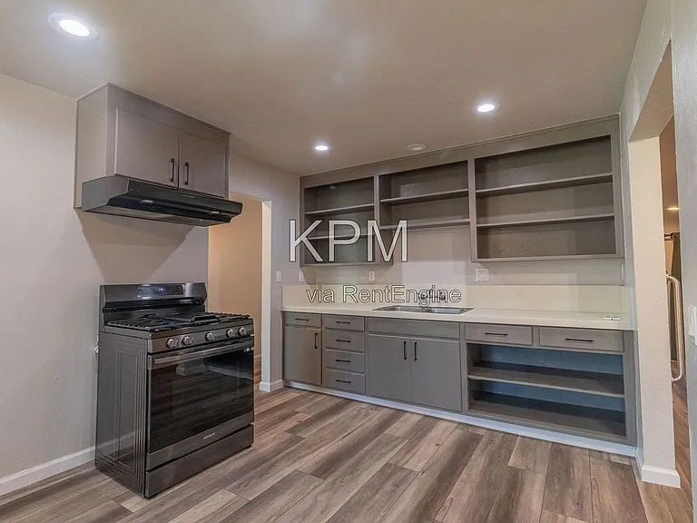 4248 E 4th St — Photo 5