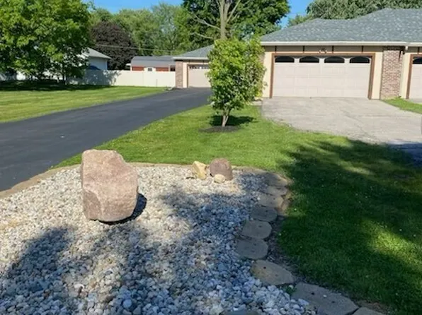 414 Glenn Knecht Dr #1, Crawfordsville, IN 47933