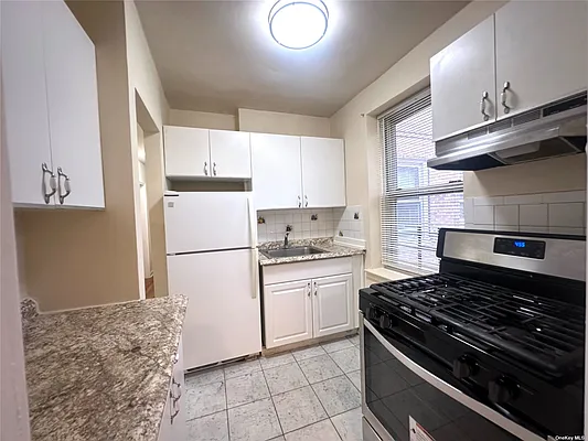 Sold by Keller Williams Realty Landmark | media 16