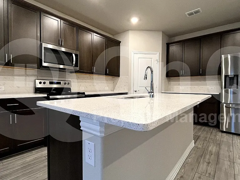 1608 Lannon Ln — Photo 5