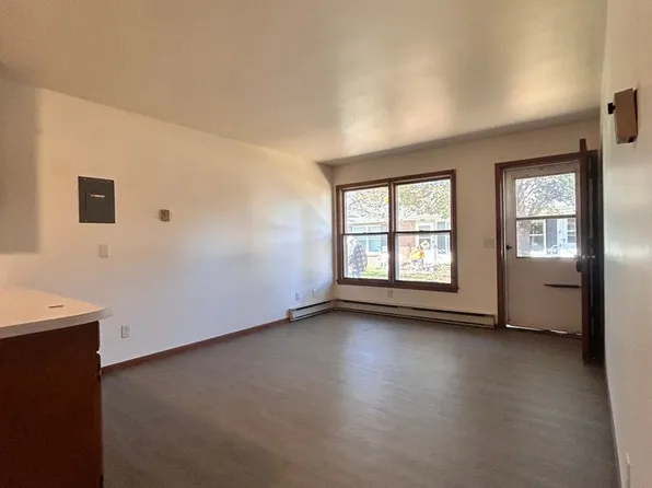 425 Colfax St, 425 Colfax St #5, Augusta, WI 54722