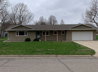 395 8th St NE, Sioux Center, IA 51250