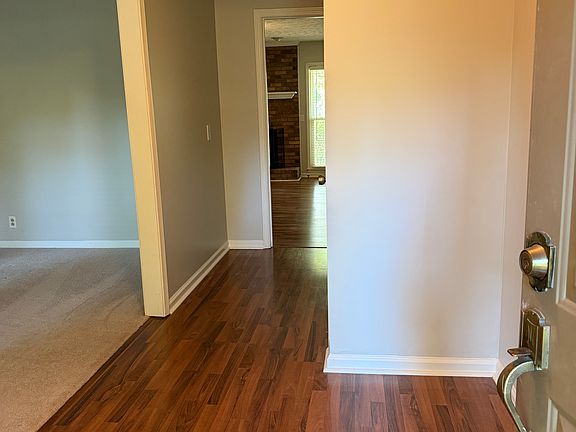 4th image of 509 Hearthstone Cir