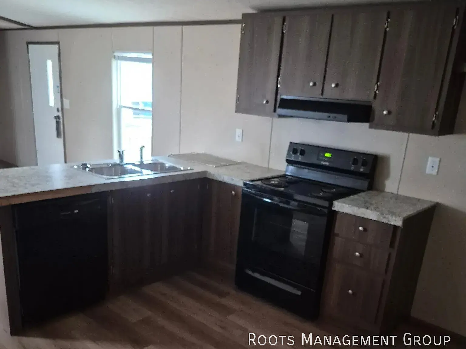 3 Bed 2 Bath Home Available for Lease at Pine Crest - Apply Now! — Photo 2