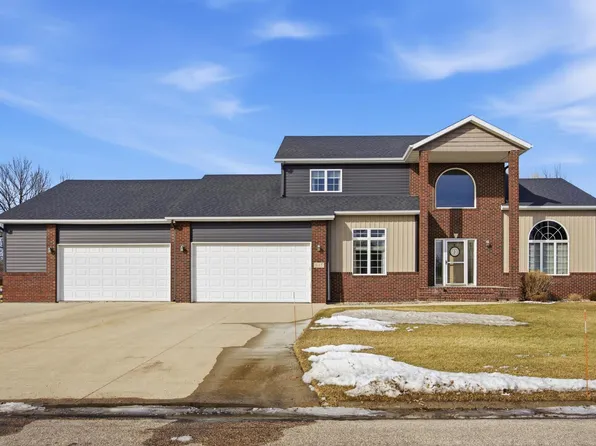 645 Evergreen Cir, Oxbow, ND 58047