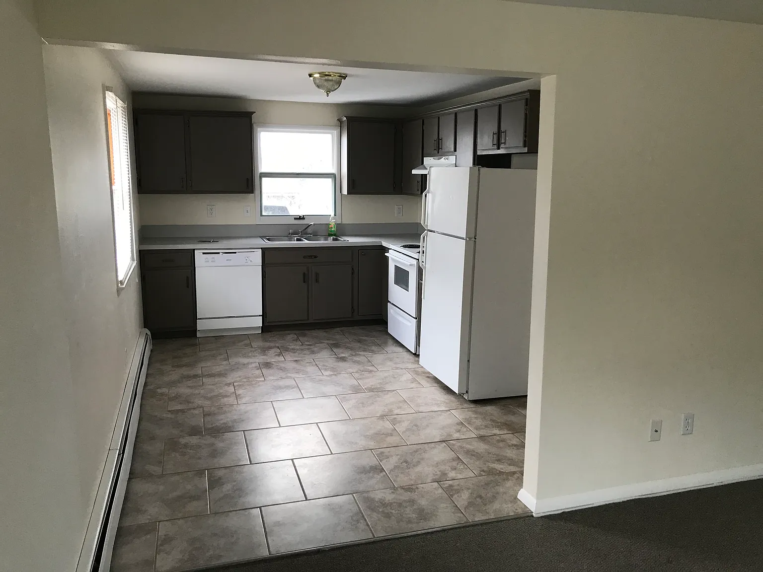 3 bed, 1.5 bath, 1200 sqft, $1,500 — Photo 1