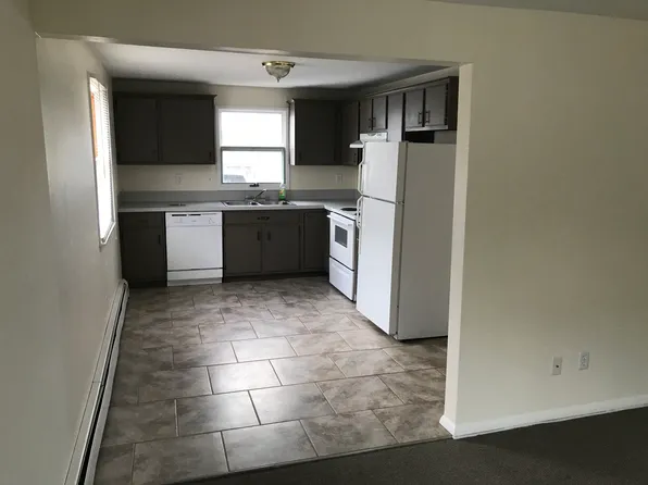 831 Squires Ave APT B, Endicott, NY 13760